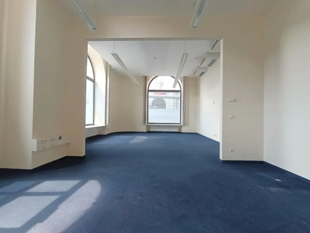 Bestlage mit starker Außenwirkung und hoher Kundenfrequenz! Bürofläche Nähe U2 Schottentor & Votivkirche!