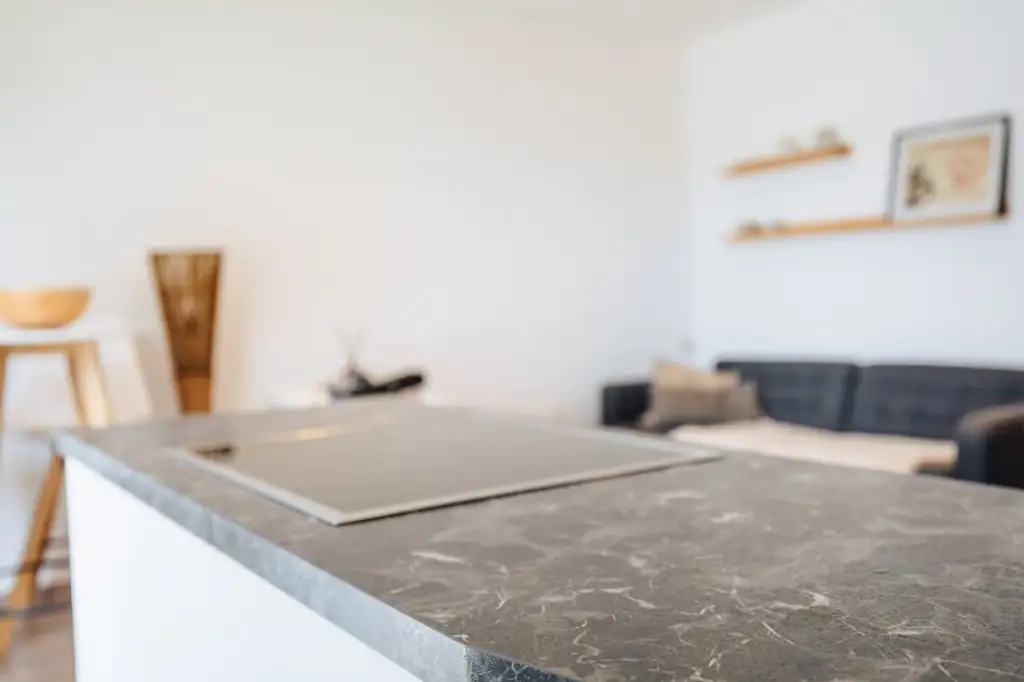 I AB 01.10 VERFÜGBAR I BADEWANNE I BALKON MIT AUSBLICK I HAUSTIERE WILLKOMMEN I INKL. HEIZKOSTEN I SEHR HELL UND RUHIG I