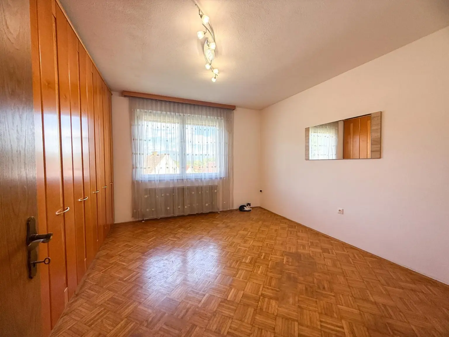 *** Gemeinschaftsprojekt oder Investment? Zwei Häuser, sechs Stellplätze, großes Grundstück in Toplage! ***