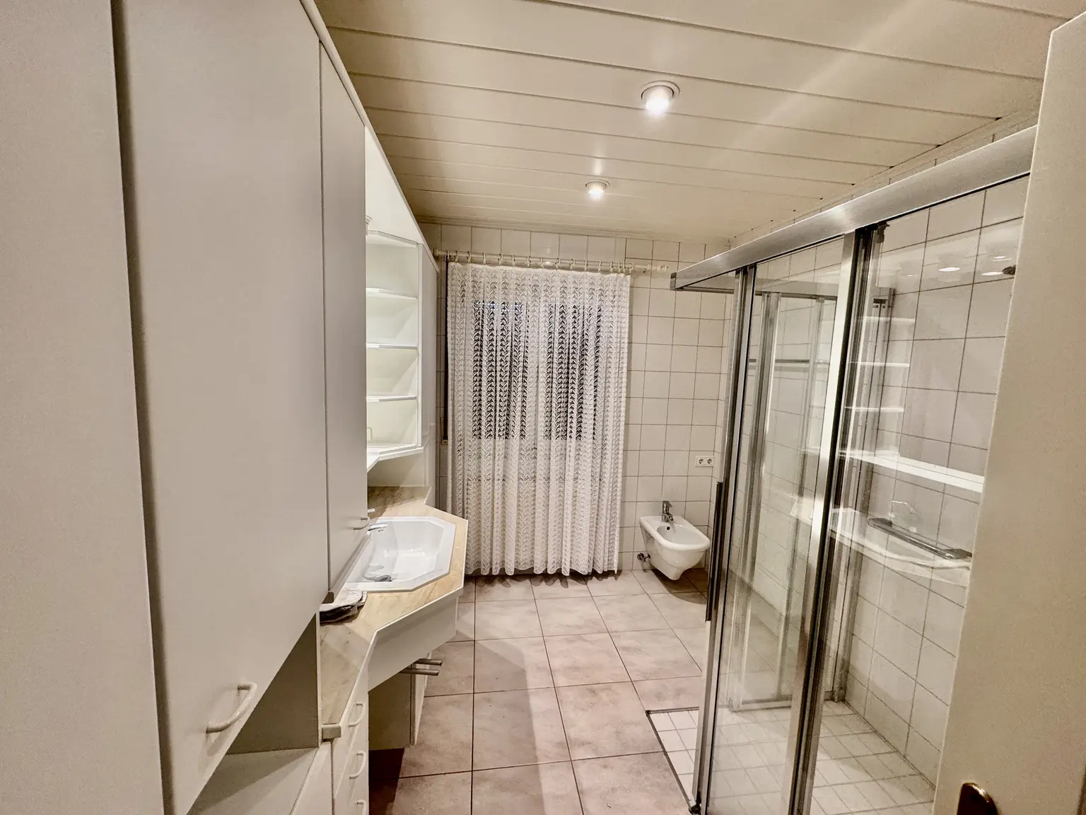 IHR NEUES ZUHAUSE - GROßZÜGIGES EINFAMILIENHAUS MIT SWIMMINGPOOL IN FLORIDSDORF