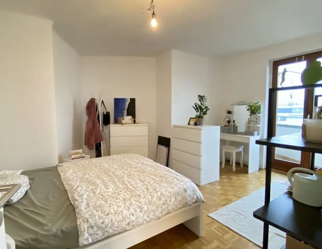 Linz: 4-Zimmer-Wohnung mit kleinem Balkon im 7. Stock mit Lift! - RESERVIERT!