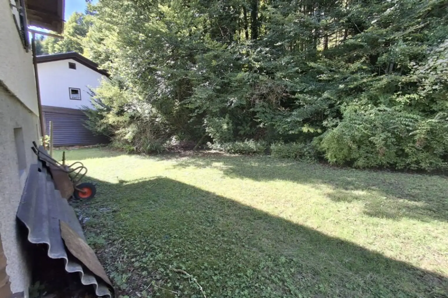 Großzügiges Grundstück mit Altbestand für Ihre individuellen Gestaltungsideen