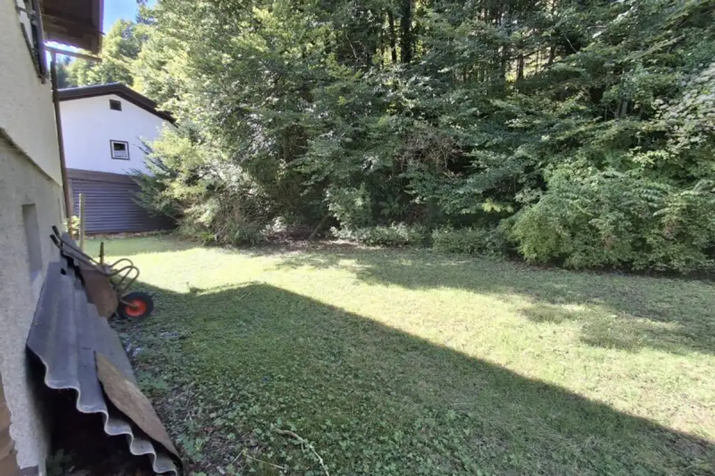 Großzügiges Grundstück mit Altbestand für Ihre individuellen Gestaltungsideen