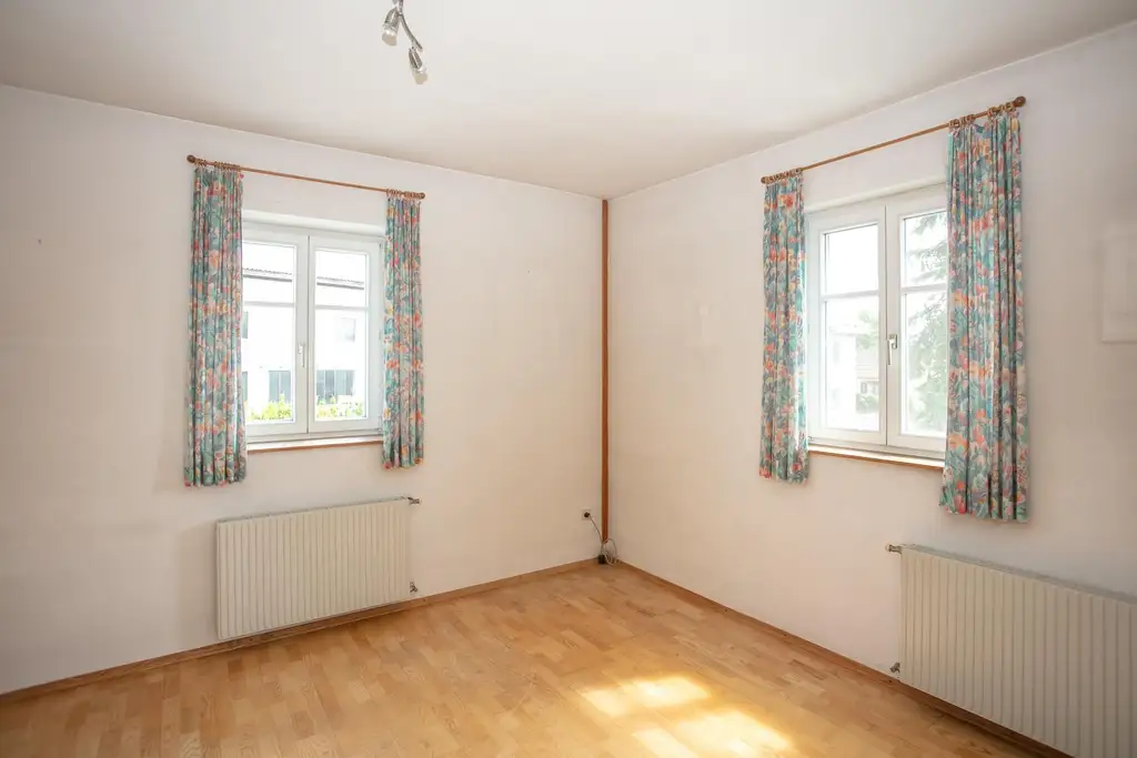 Mehrfamilienhaus - Zwei Wohneinheiten - Gewerbe möglich - großzügige Nutzflächen