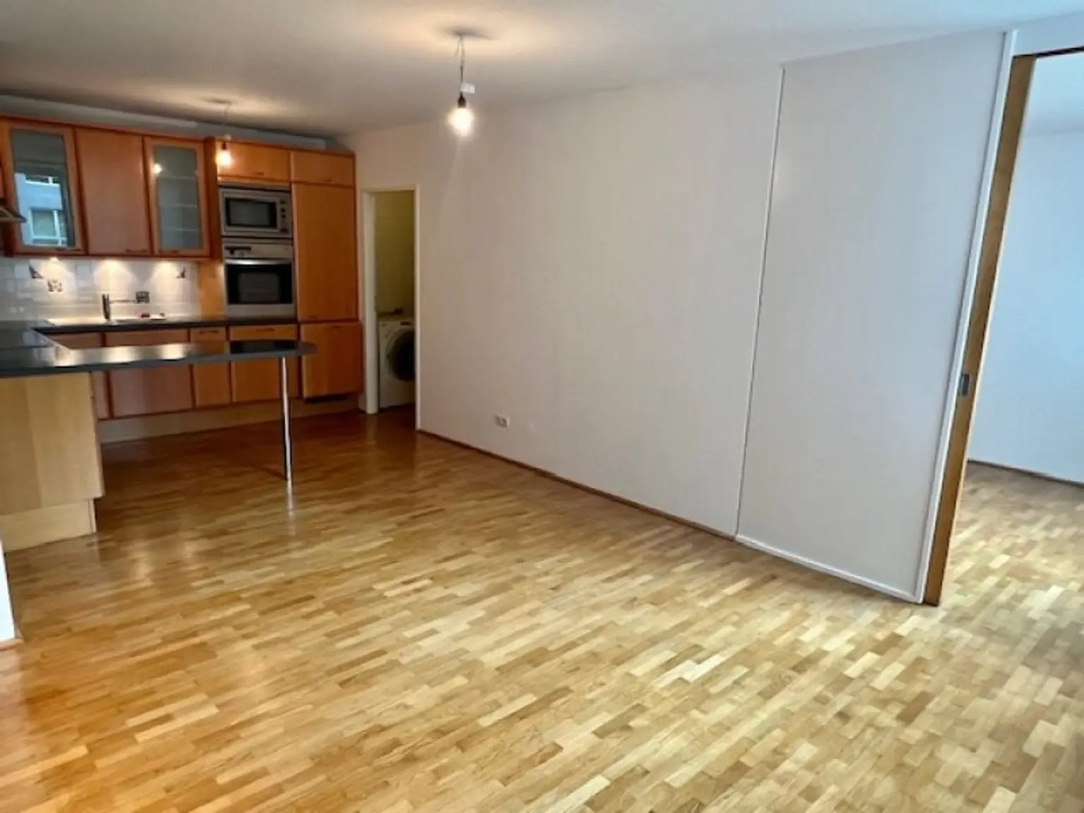 Moderne 3-Zimmer-Wohnung in 1140 Wien: Balkon, Garagen & perfekte WG-Option!