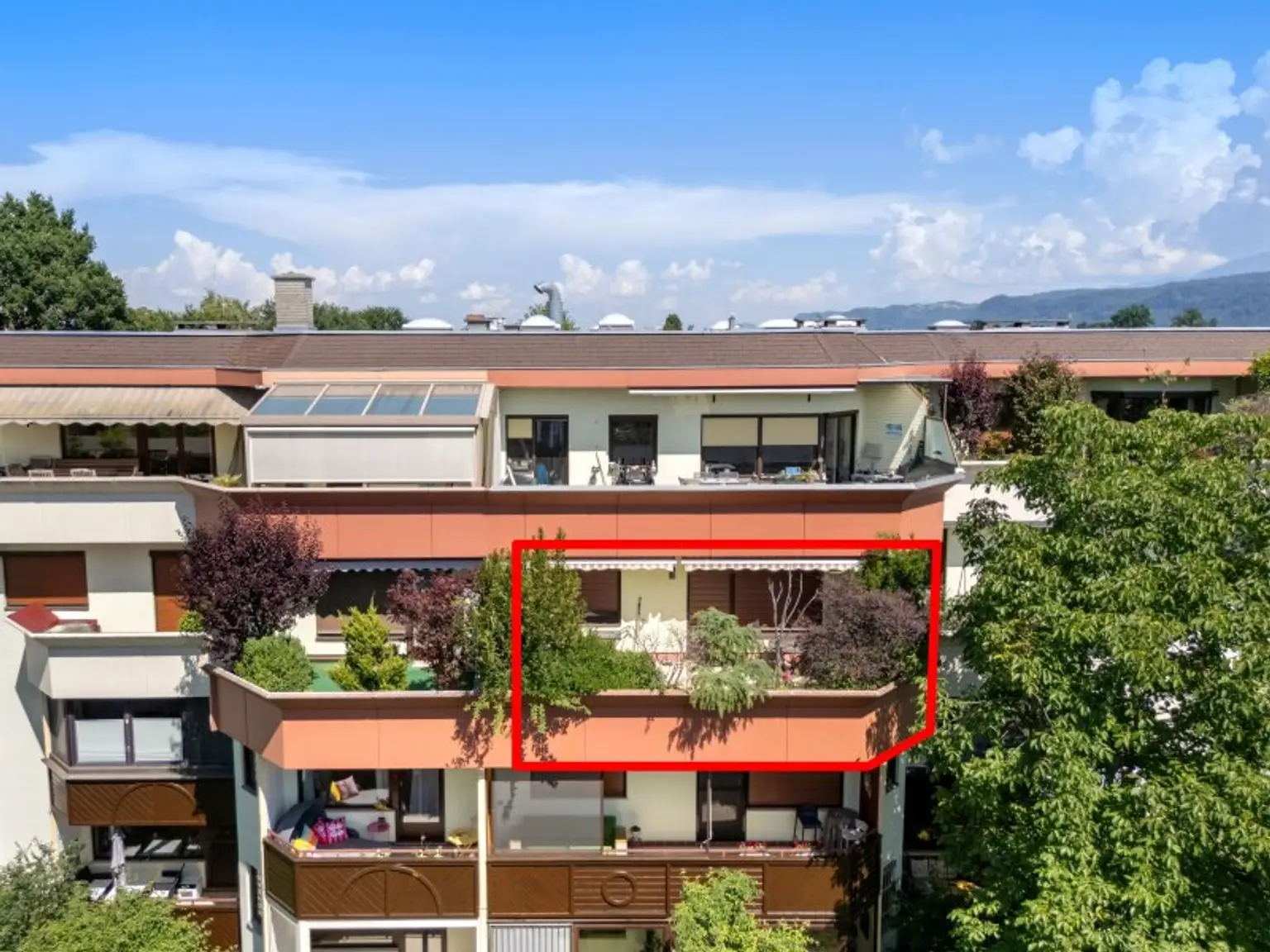 Schöne, vollmöblierte 2 Zi Terrassenwohnung mit XL-Terrasse und Tiefgarage in Waidmannsdorf - Neckheimgasse