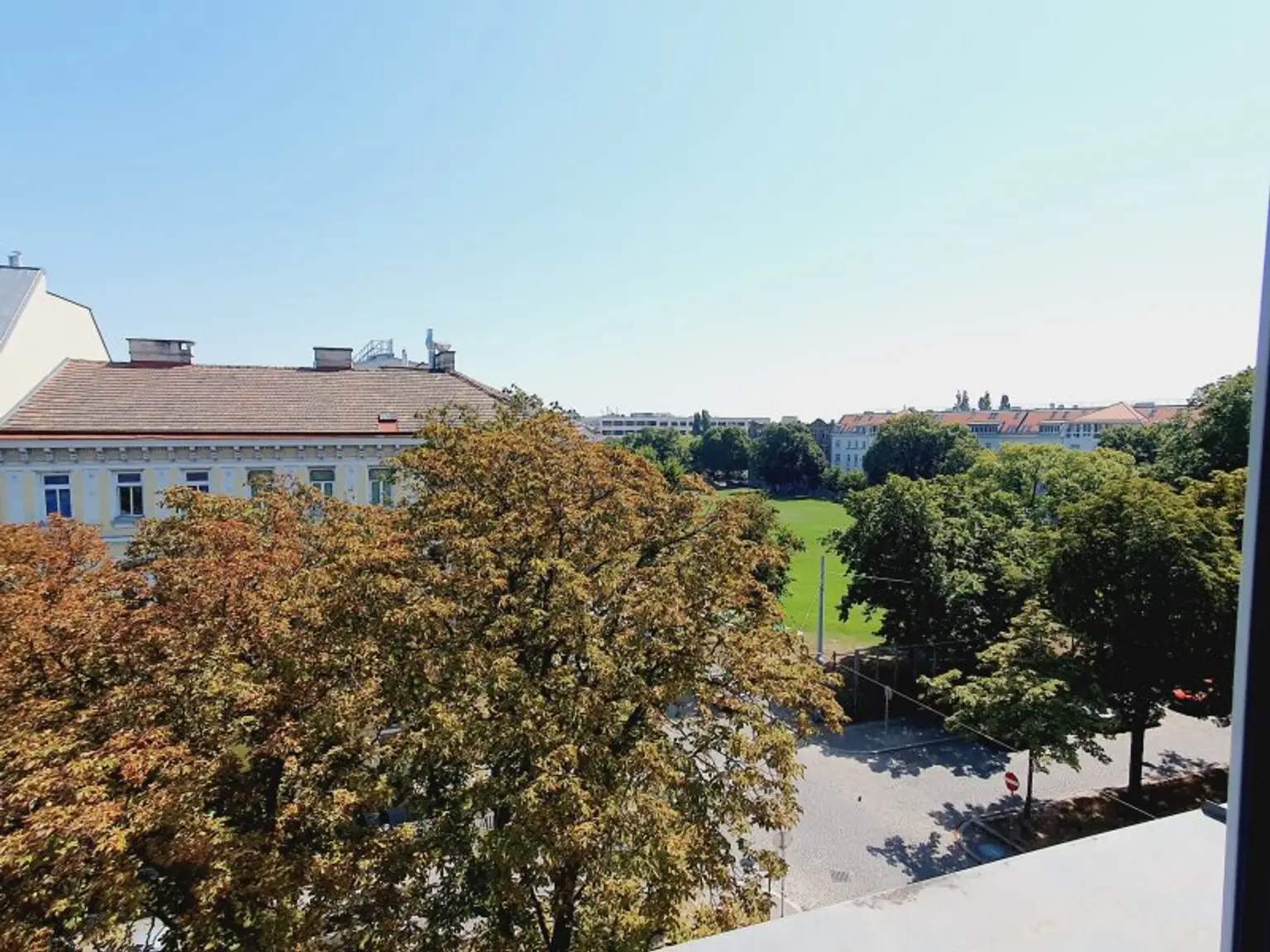 ERSTBEZUG - Sonnige Dachmaisonette mit 45m² Terrasse beim Hoffmann Platz