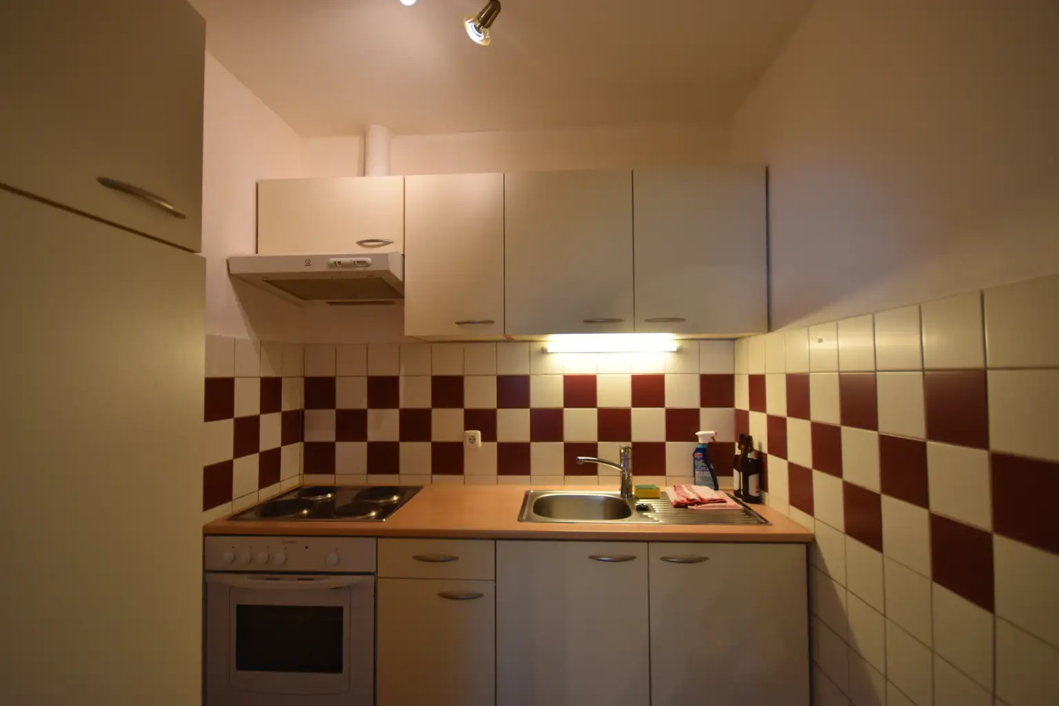 "GRÖDIG - Kleines 2 Zimmer Appartement im Dachgeschoss mit PKW-Stellplatz"