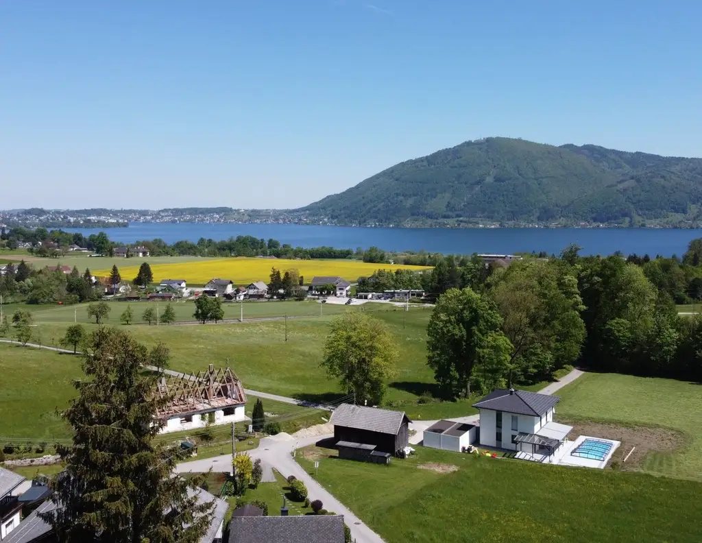 Prestige-Grundstück mit Traunsee-Panorama und Studie für eine Luxusvilla