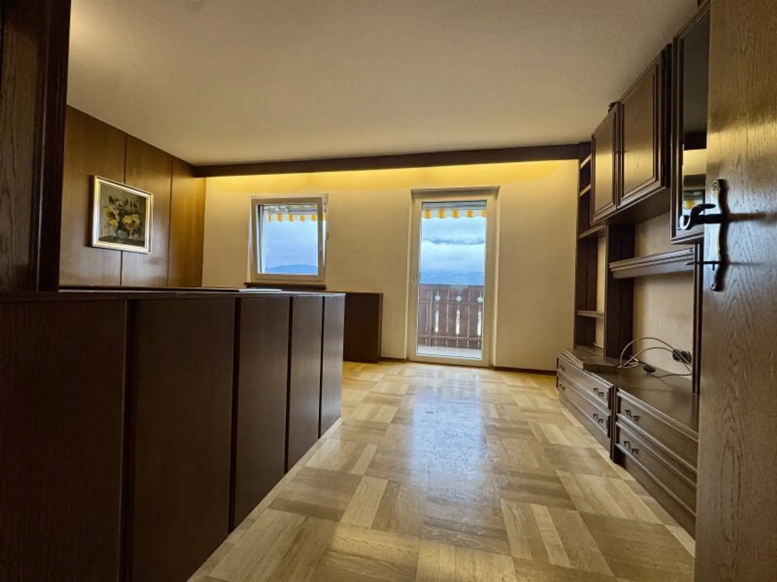 *geräumige 3 Zimmer Wohnung mit extra Küche und Balkon!  Super schöne Aussicht inkludiert!