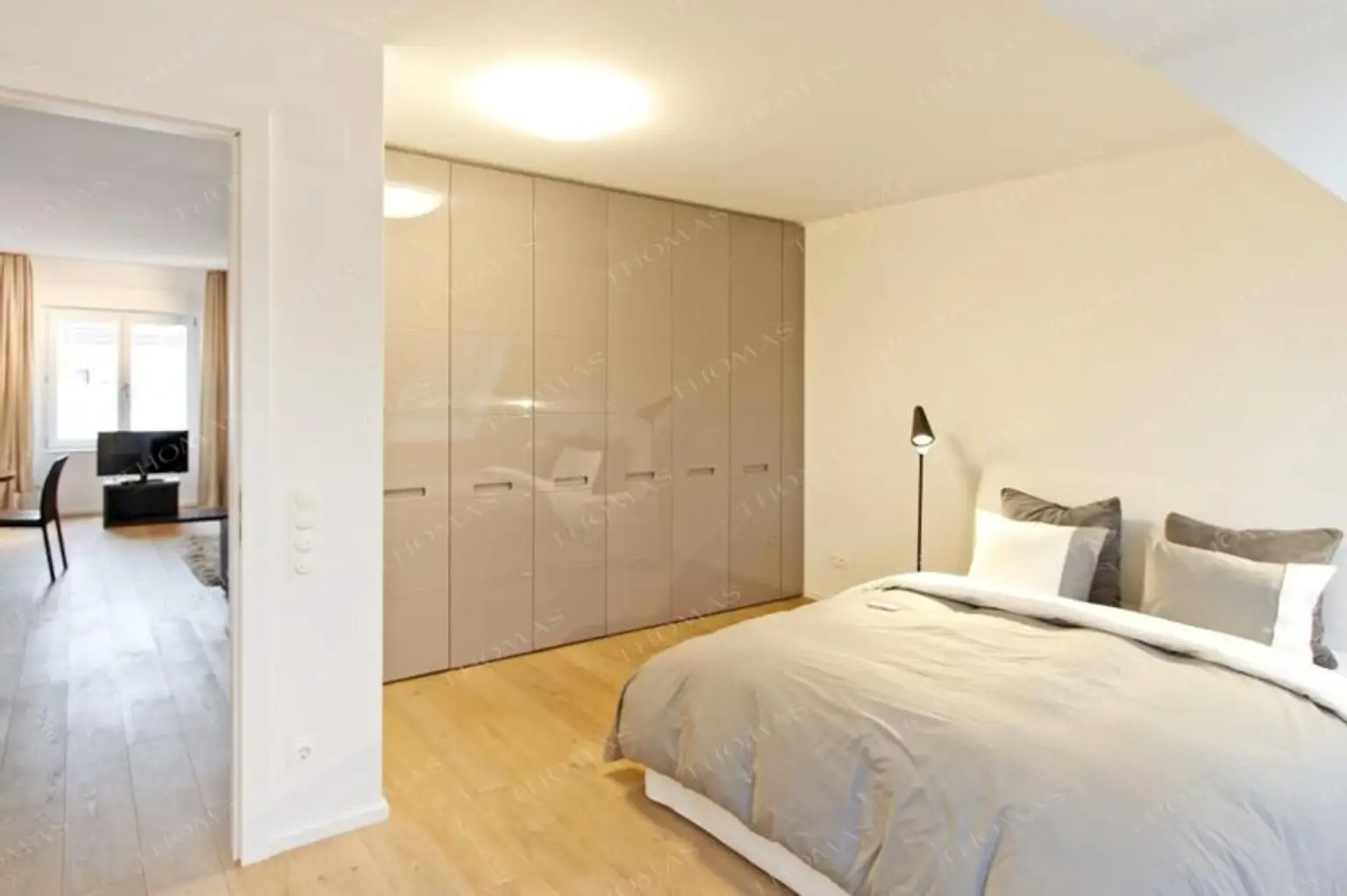 Exklusiv möbliertes DG Apartment mit Terrasse