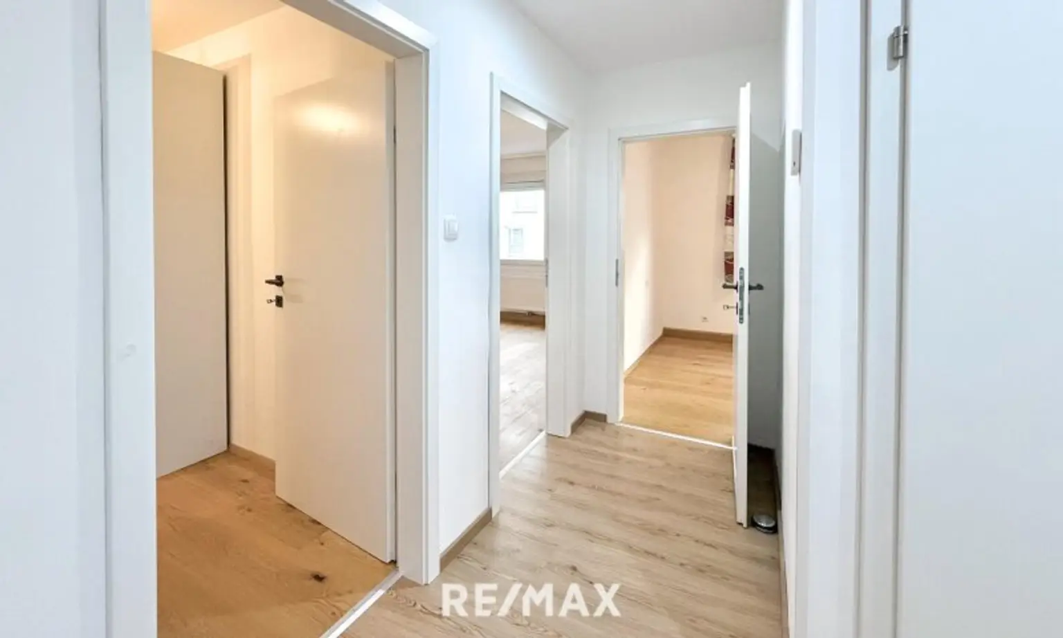 Wunderschöne top sanierte 2 Zimmerwohnung! 4% Rendite für Anleger!