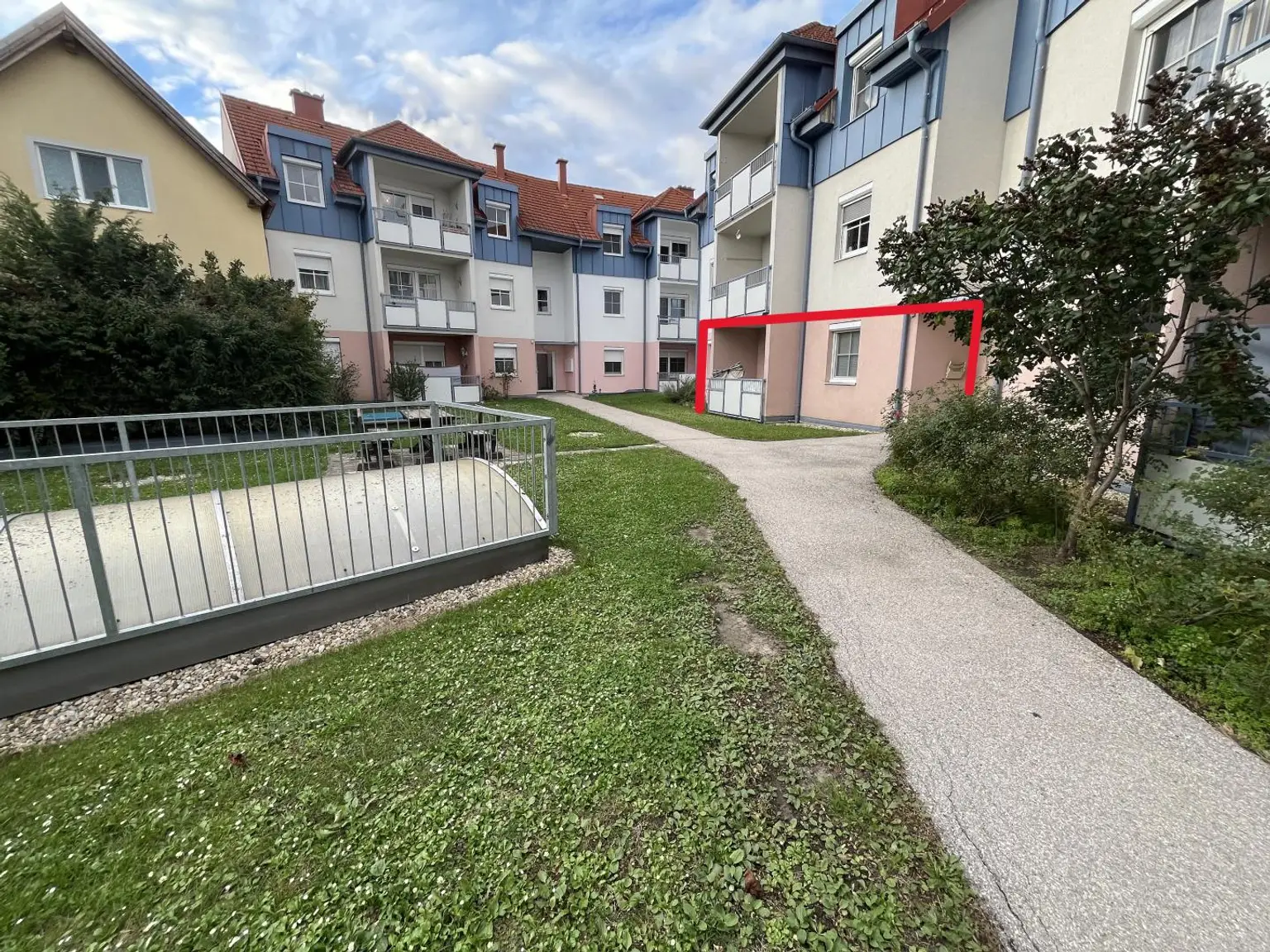Moderne, gemütliche Wohnung mit Loggia und Tiefgaragenplatz