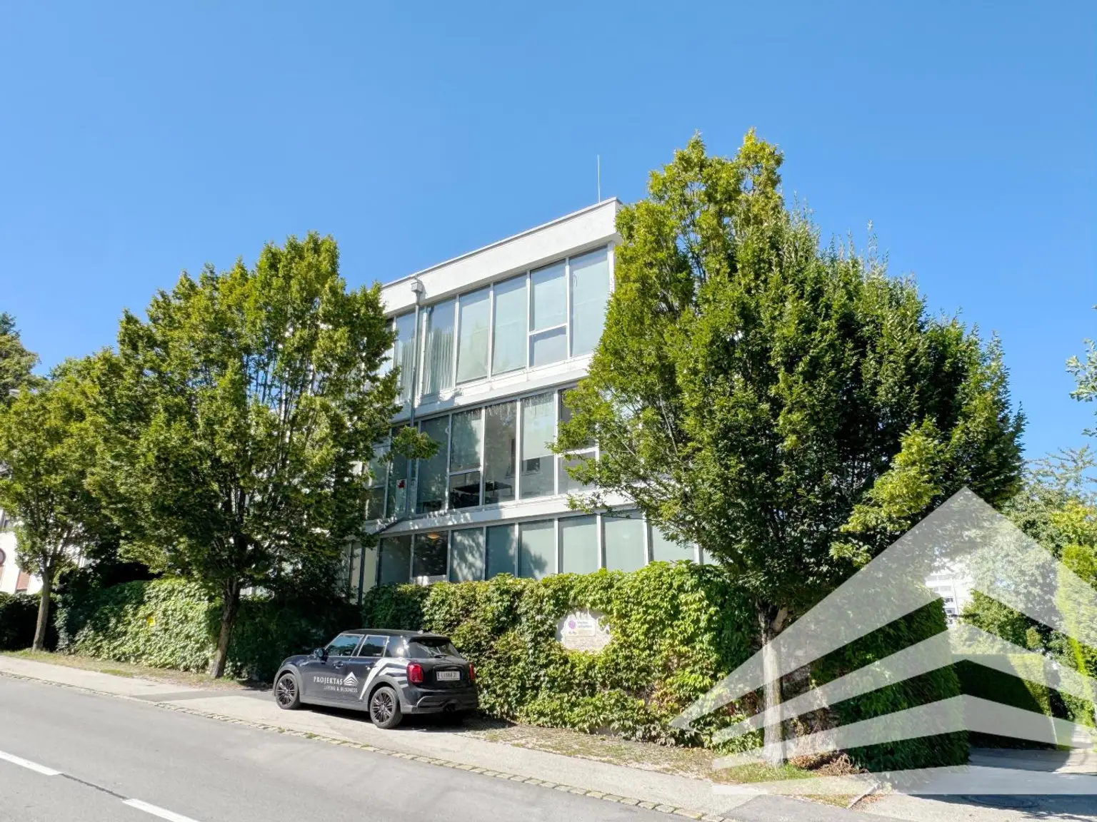 ***Traumhafte 2 Zi.-Wohnung mit Balkon, Eigengarten & TG-Platz am Fuße des Pöstlingbergs***
