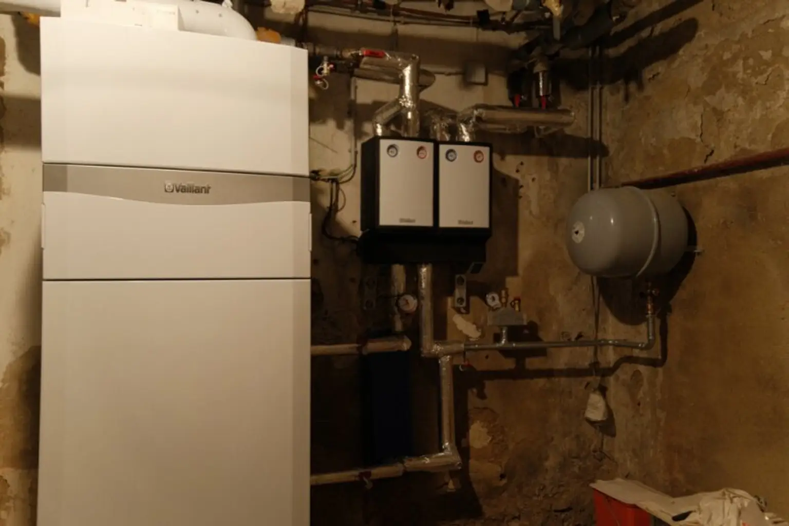 Zistersdorf: A5 - Nähe: großzügiges Wohnhaus ( 2 Wohneinheiten ) mit traumhaften Garten, Garage und Werkstatt