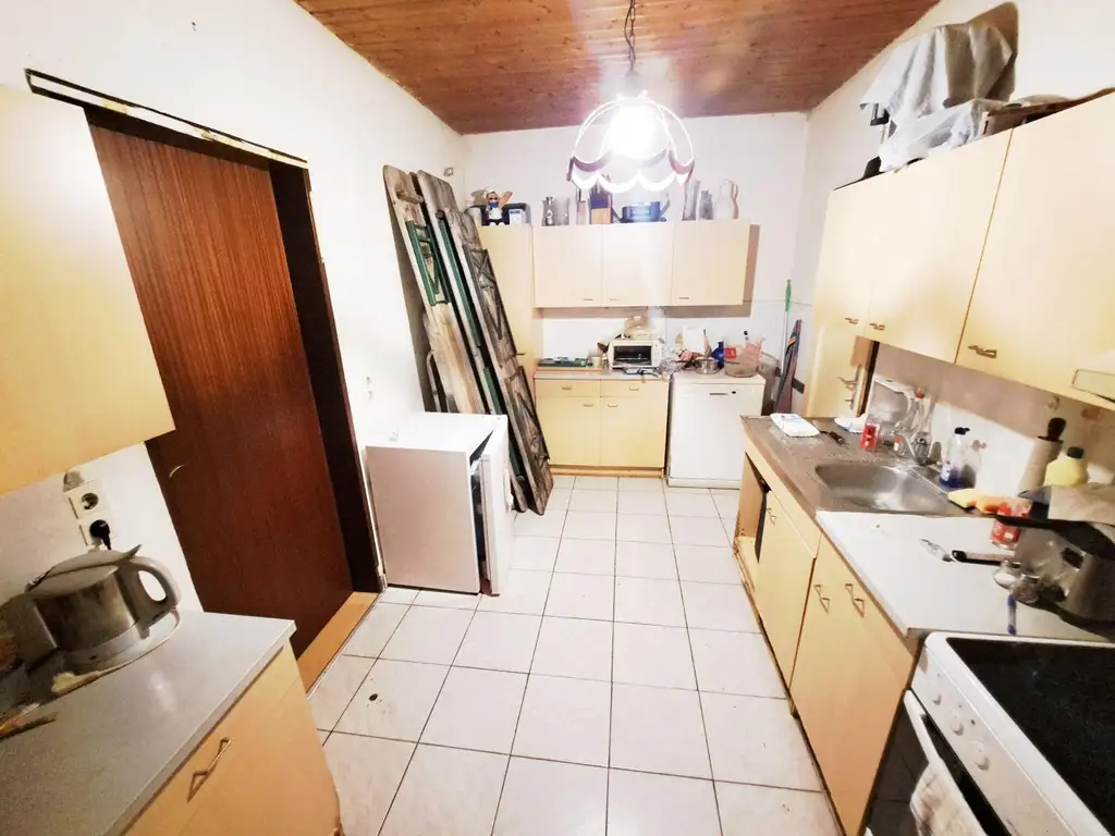 ZENTRAL! Sanierungsbedürftiges Einfamilienhaus