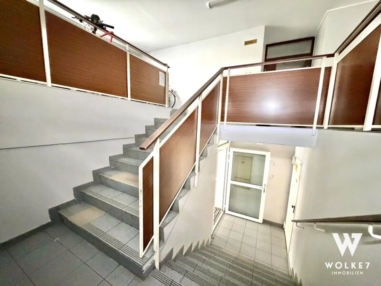 Zu vermieten: 1-Zimmer | großer Balkon | Hoßplatz 25er 26er | Keine Ablöse