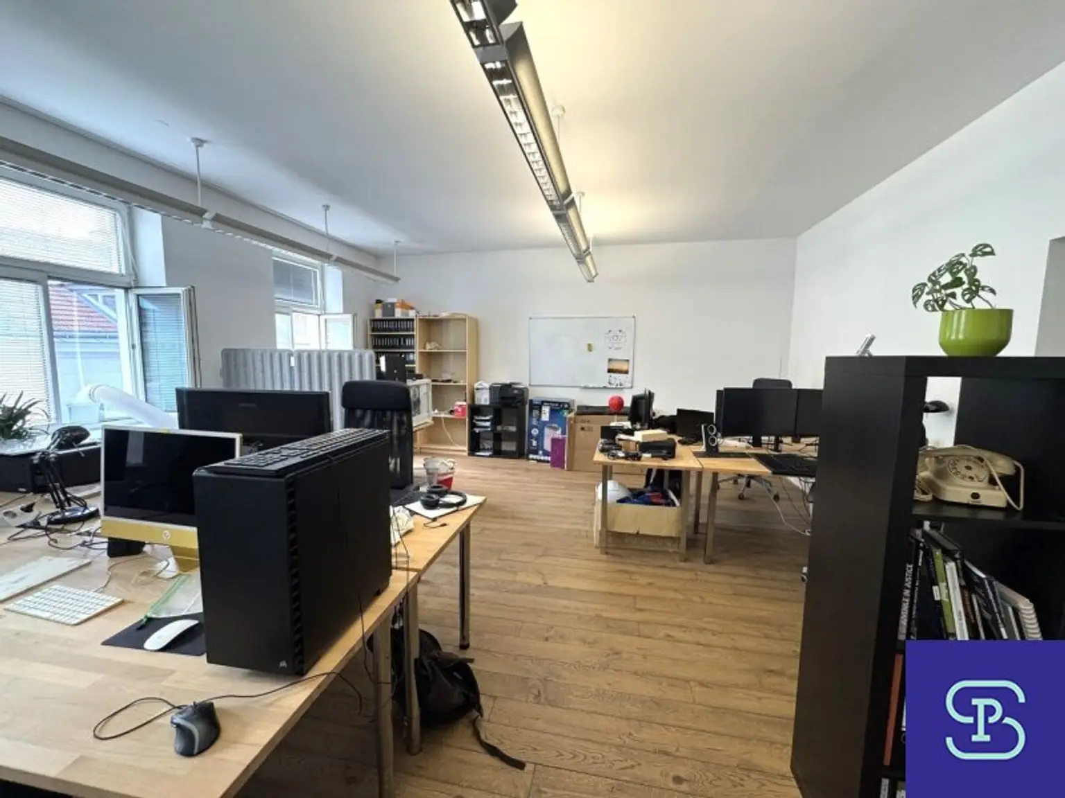 Naschmarkt-Nähe: Renoviertes 167m² Büro mit Garage, Balkon und Lift - 1050 Wien