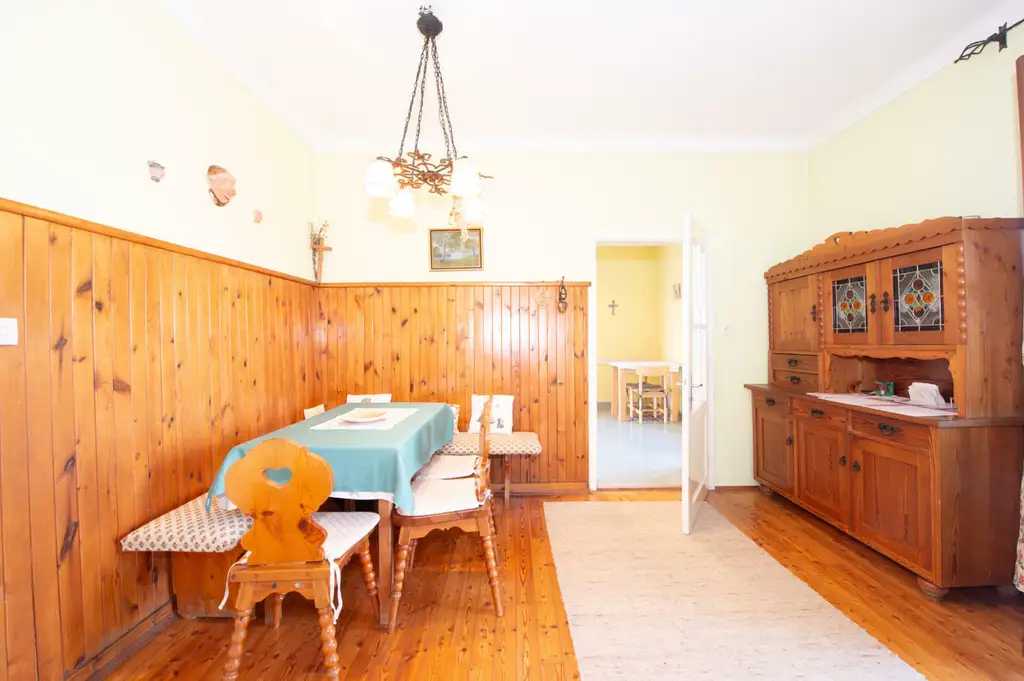 Ein Anwesen voller Möglichkeiten – großzügiges Haus mit Traumgrundstück