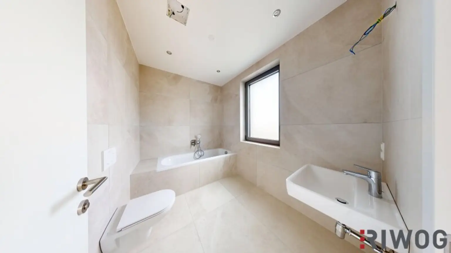 Badezimmer OG mit Badewanne