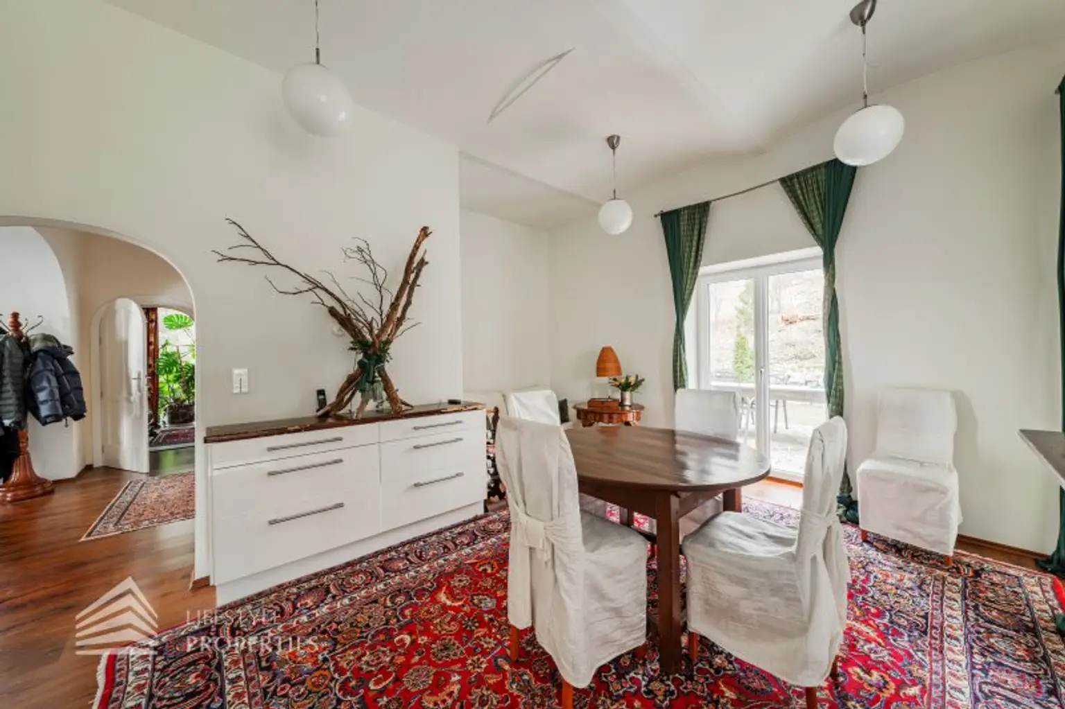 Luxuriöse Parkvilla mit einzigartigem Fernblick am Kahlenberg