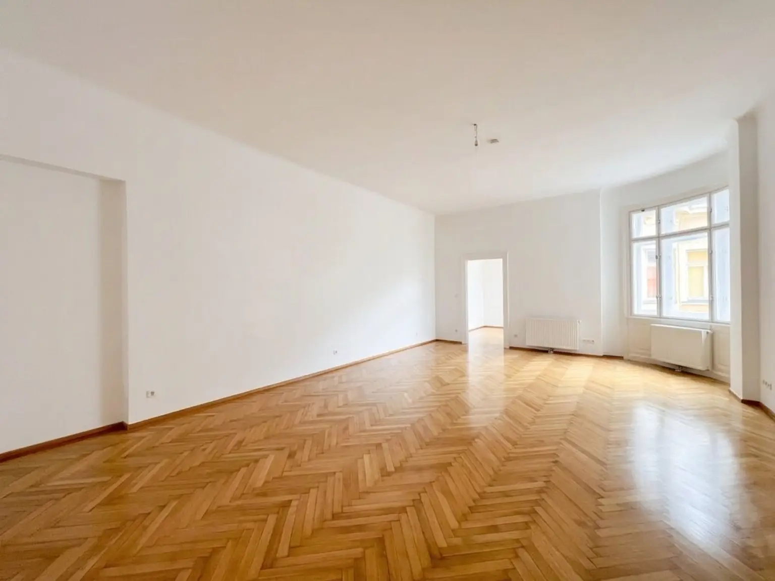 UNBEFRISTET: Wohnen in Bestlage in einer ruhigen Altbauwohnung im repräsentativen Haus