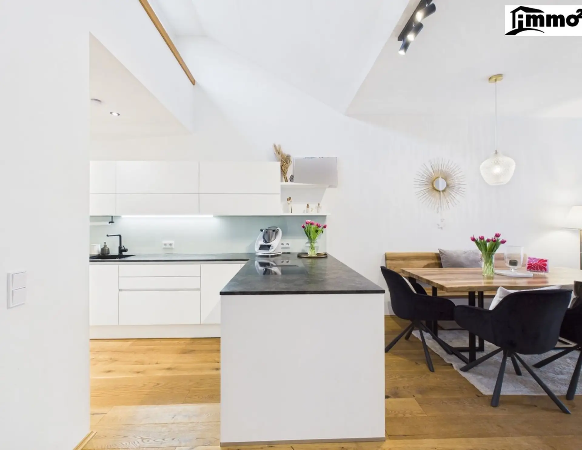 Modernes, Kernsaniertes Reihenhaus mit Terrasse, Balkon & Kleinem Eigengarten!
