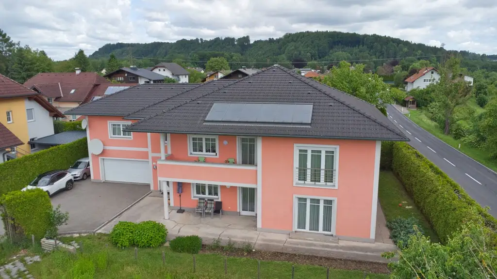 Viel Wohnplatz, wenig Gartenpflege – Ihr neues Zuhause in Regau!