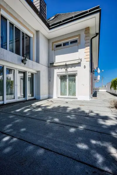 ++ EINE KLASSE FÜR SICH ++ Exklusive 9-Zimmer Villa mit Panoramablick über Wien