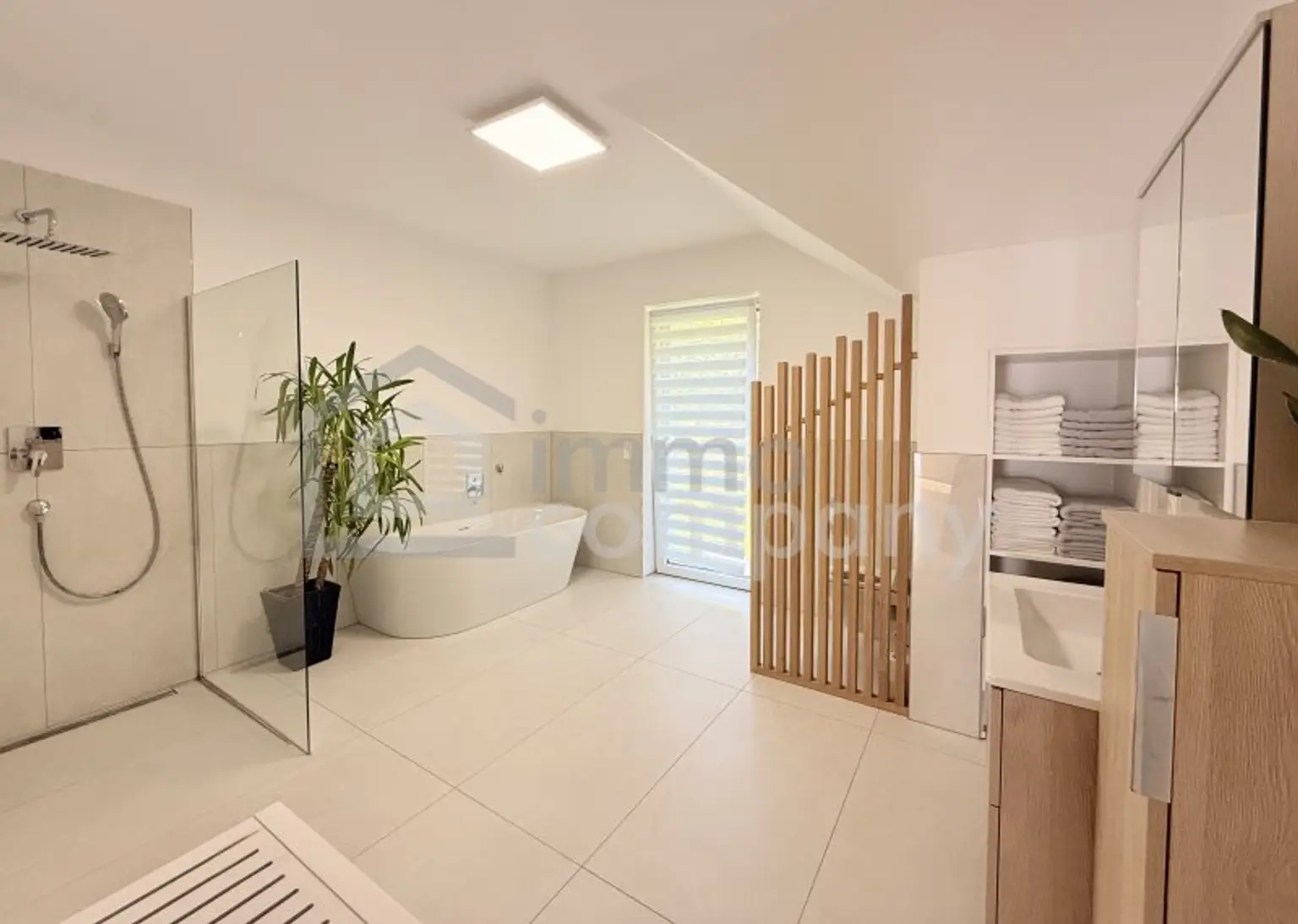 🏡  Luxusresidenz in Wartberg – Wo Licht, Raum und Natur eins werden