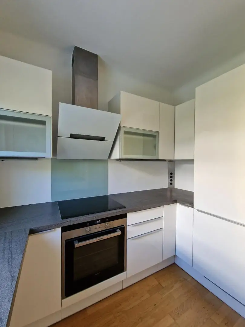 "Helle renovierte 4-Zimmerwohnung mit Balkon nahe dem Türkenschanzpark - WG-tauglich"