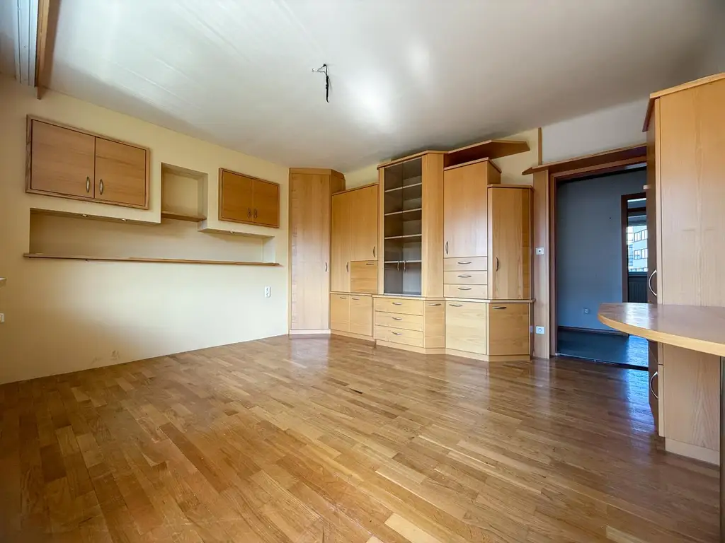 *** 63,5m² - 3 Zimmer Juwel, saniert, im Zentrum Bruck/Mur, teilmöbliert mit Parkplatz und verglasten Balkon ***