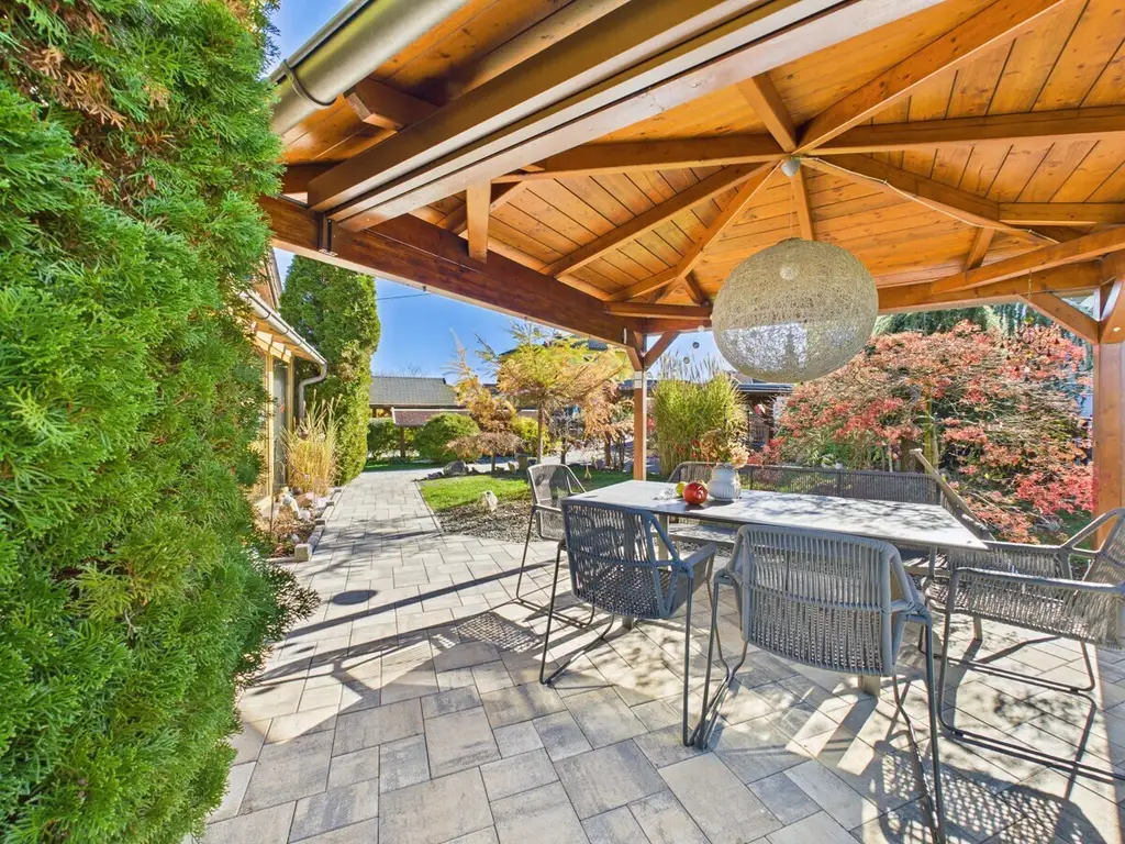 Exklusives Wohnjuwel mit Panoramablick auf die Sternbergkirche – sonnig und ruhig gelegen