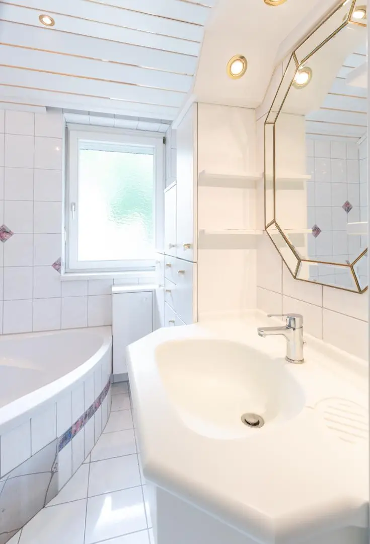 Lichtdurchflutete 3-Zimmer-Wohnung: Balkon, Blick ins Grüne & ruhige Lage