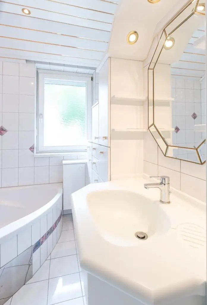 Lichtdurchflutete 3-Zimmer-Wohnung: Balkon, Blick ins Grüne & ruhige Lage