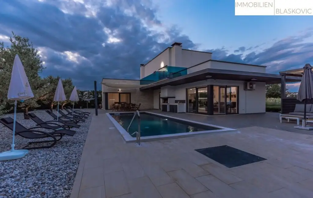 Wunderschöne Villa mit Pool in der Nähe von Visnjan