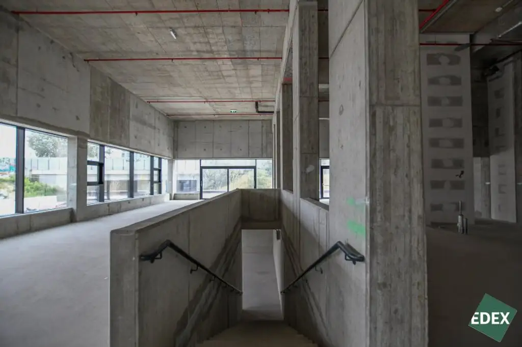 Erstbezug | Moderne Gewerbefläche mit hoher Sichtbarkeit und Terrasse auf zwei Etagen - unbefristet