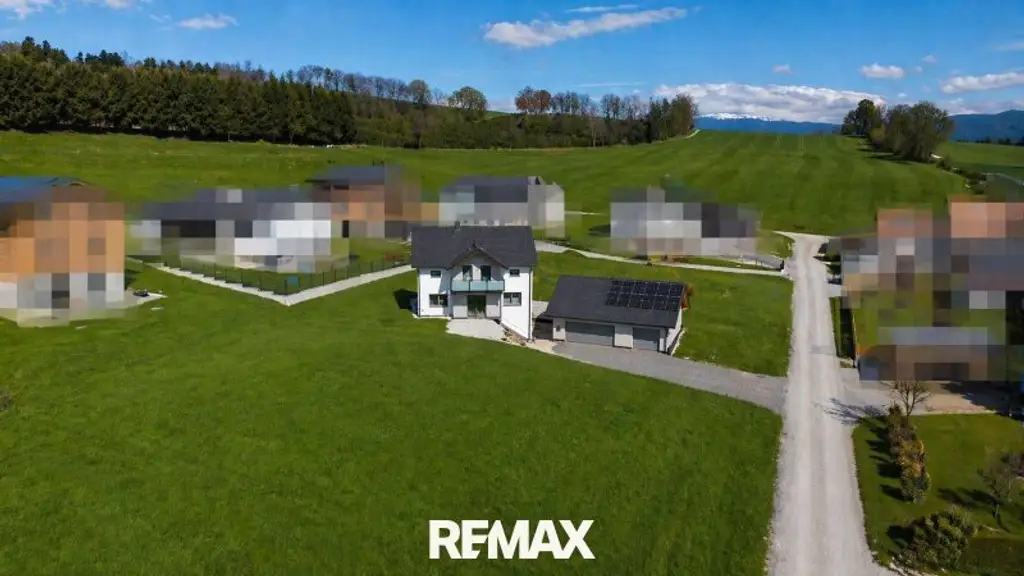 Modernes Niedrigenergie-Einfamilienhaus mit Garten und sonniger Terrasse – ideal für Familien!