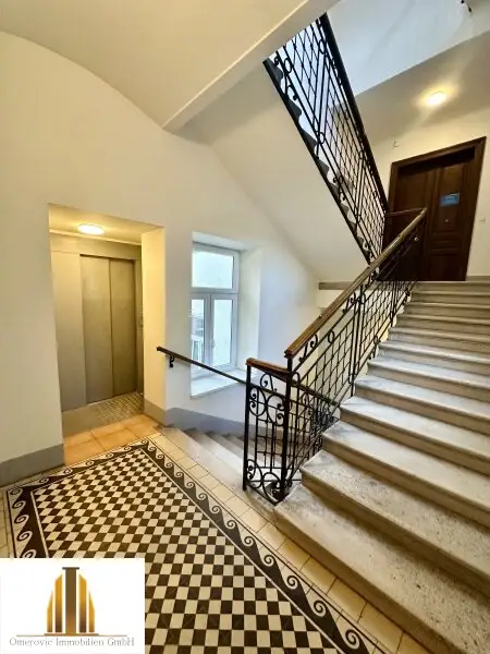 Top-Lage - 3. Liftstock! Renovierungsbedürftige Garconniere