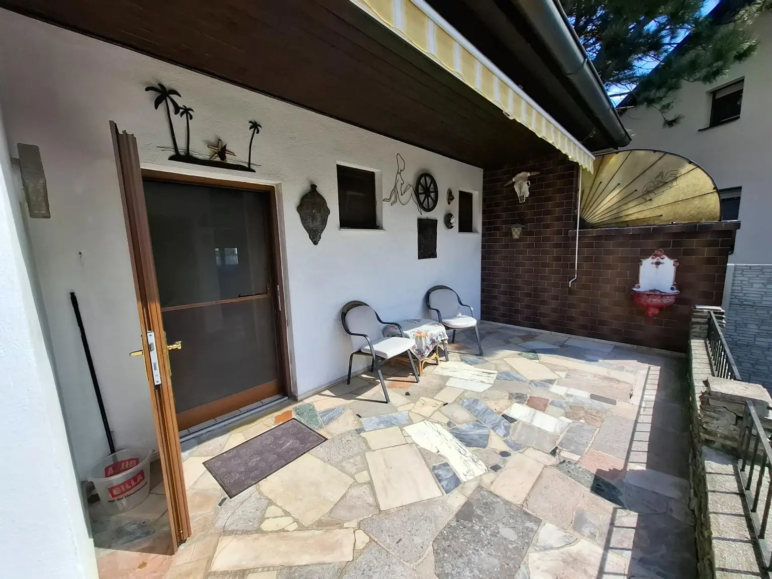 Einfamilienhaus mit Keller, Loggia, Garage und Garten, nur 300 Meter zum Neufelder See