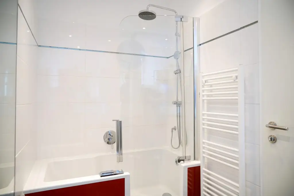 Einziehen und wohlfühlen! Moderne 2-Zimmerwohnung in Grün- und Ruhelage mit Terrasse und Eigengarten – Carport inklusive!