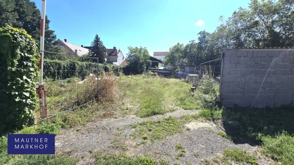 Aspern - Siegesplatz - Sanierte helle Bürofläche mit 800m² Lageroption im Hof - U2