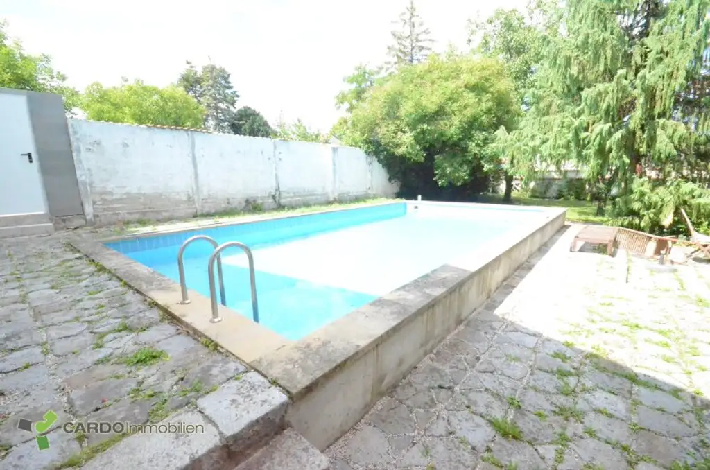 Frisch sanierte Stockhaus mit Pool in Grünlage, ruhigen Nebenstraße