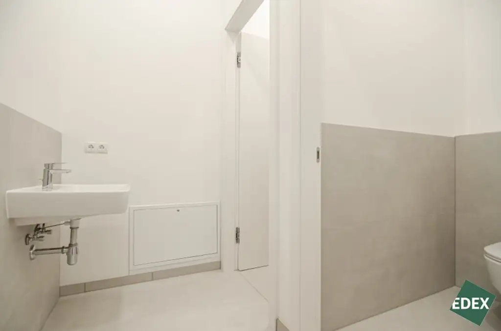 Moderne Büro-/Praxisfläche mit hochwertiger Ausstattung!