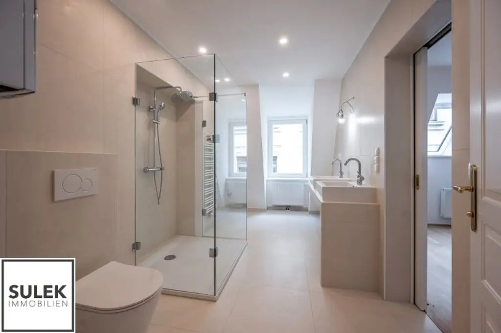 VIDEO-TOUR: traumhafte 3 Zimmer DG-Wohnung mit großem Wohnsalon in Bestlage * mit Blick zum Stephansdom *