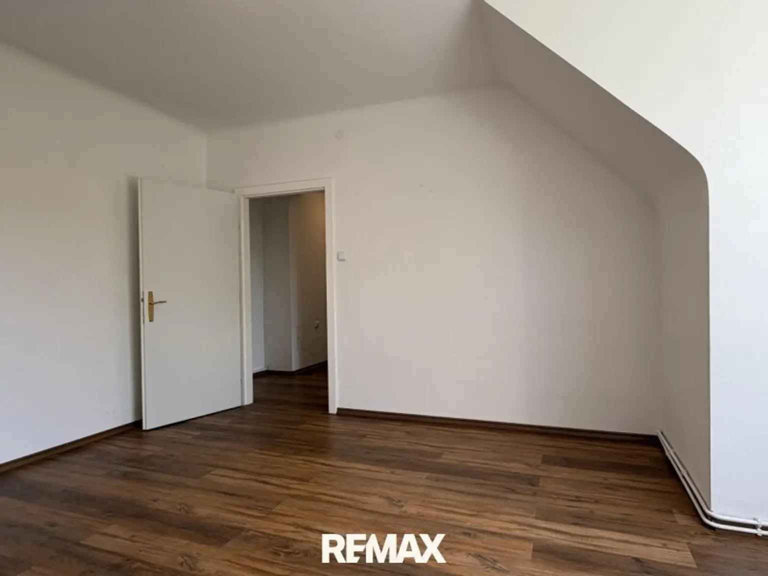 6 WOHNZIMMER