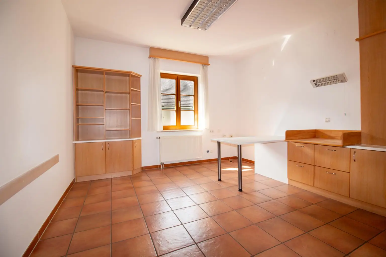 Einfamilienhaus mit Pool, Garten & Aussicht – Praxis & Mietpotential