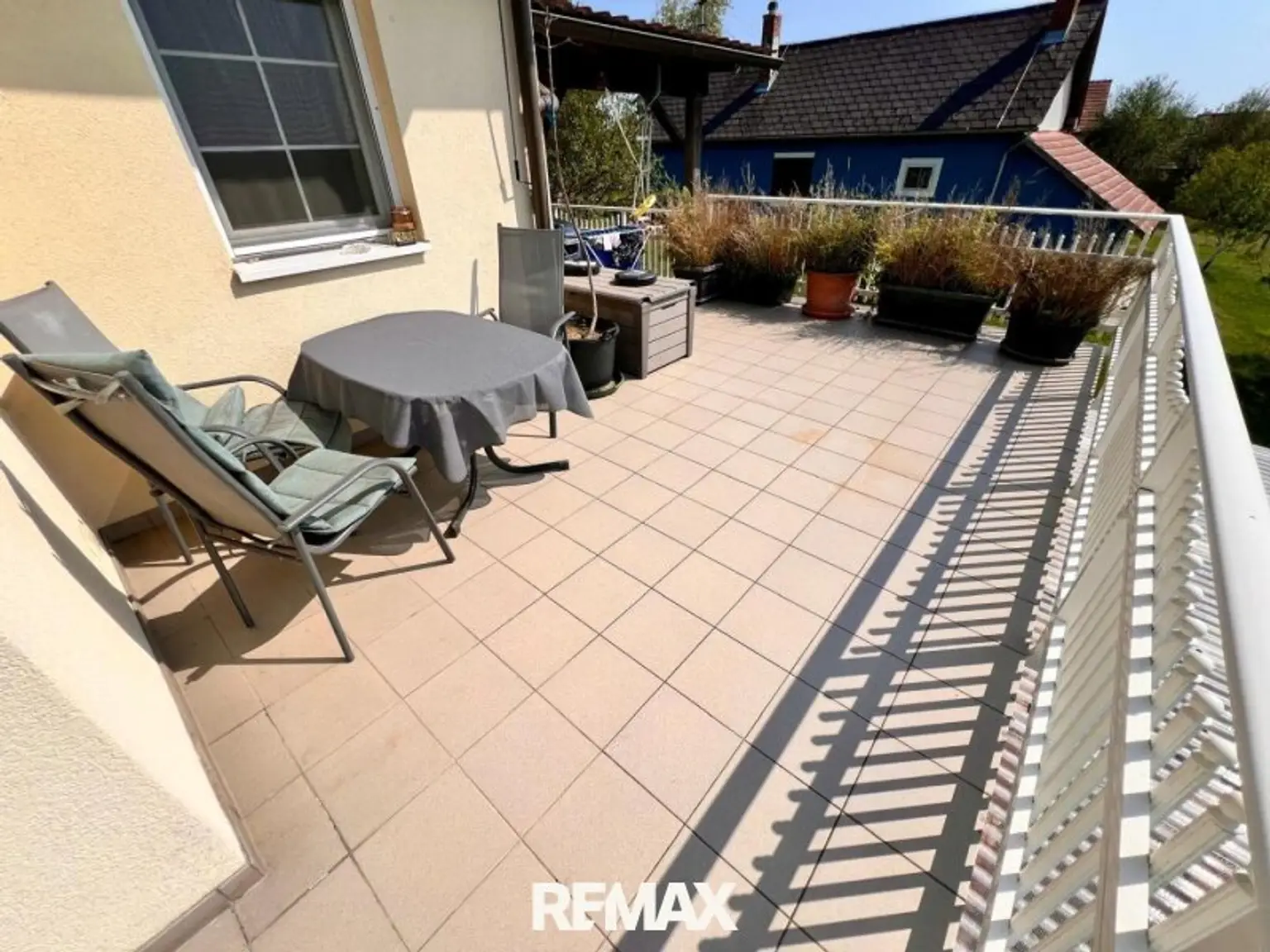 Terrasse mit Gartenmöbel