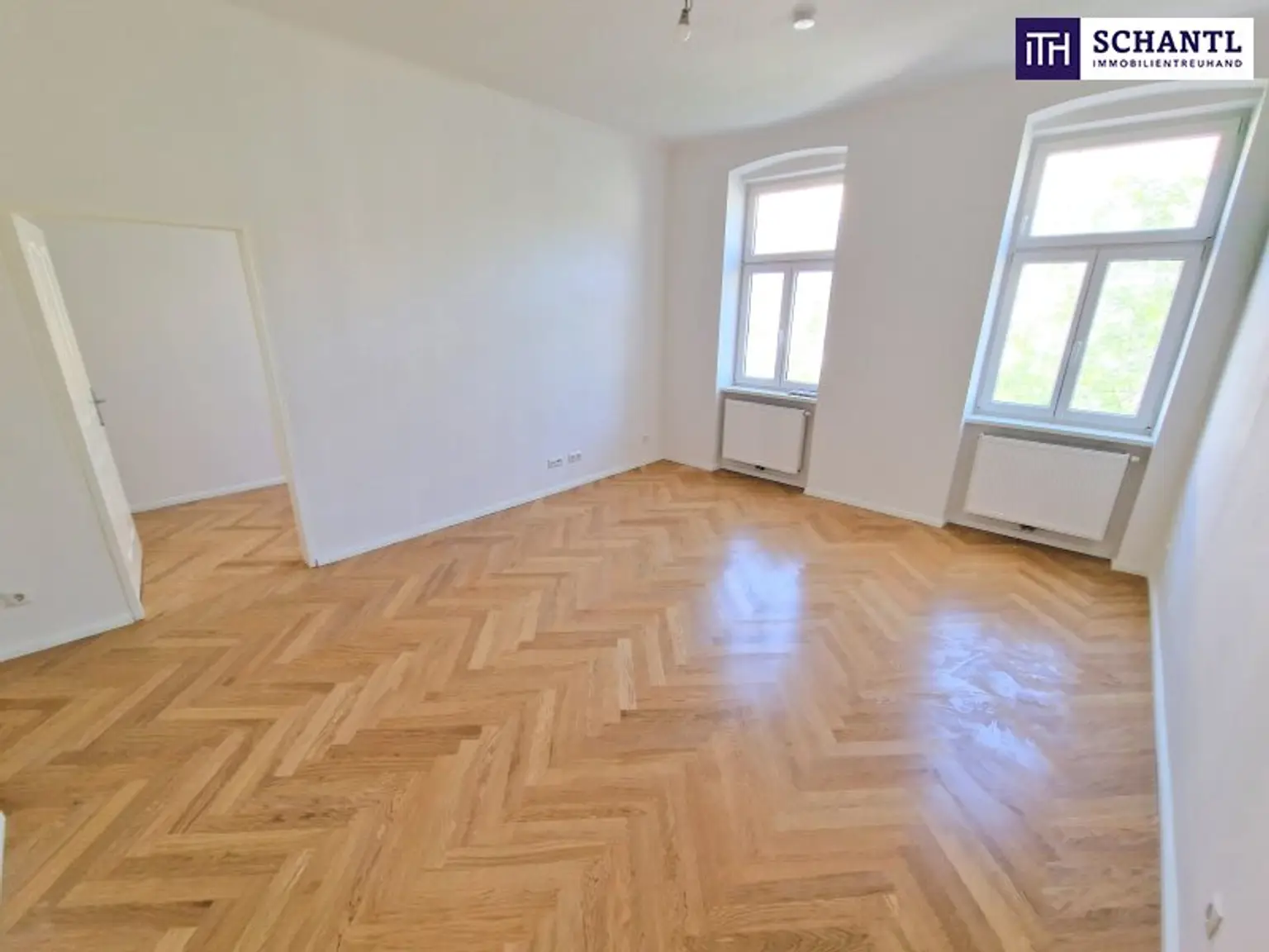 Lichtdurchflutete Räume, edler Fischgrätparkett und moderne Ausstattung - neu sanierte 2-Zimmer Wohnung + Traumhaftes Altbauhaus + 3.Liftstock + Beste Infrastruktur! Jetzt zugreifen!
