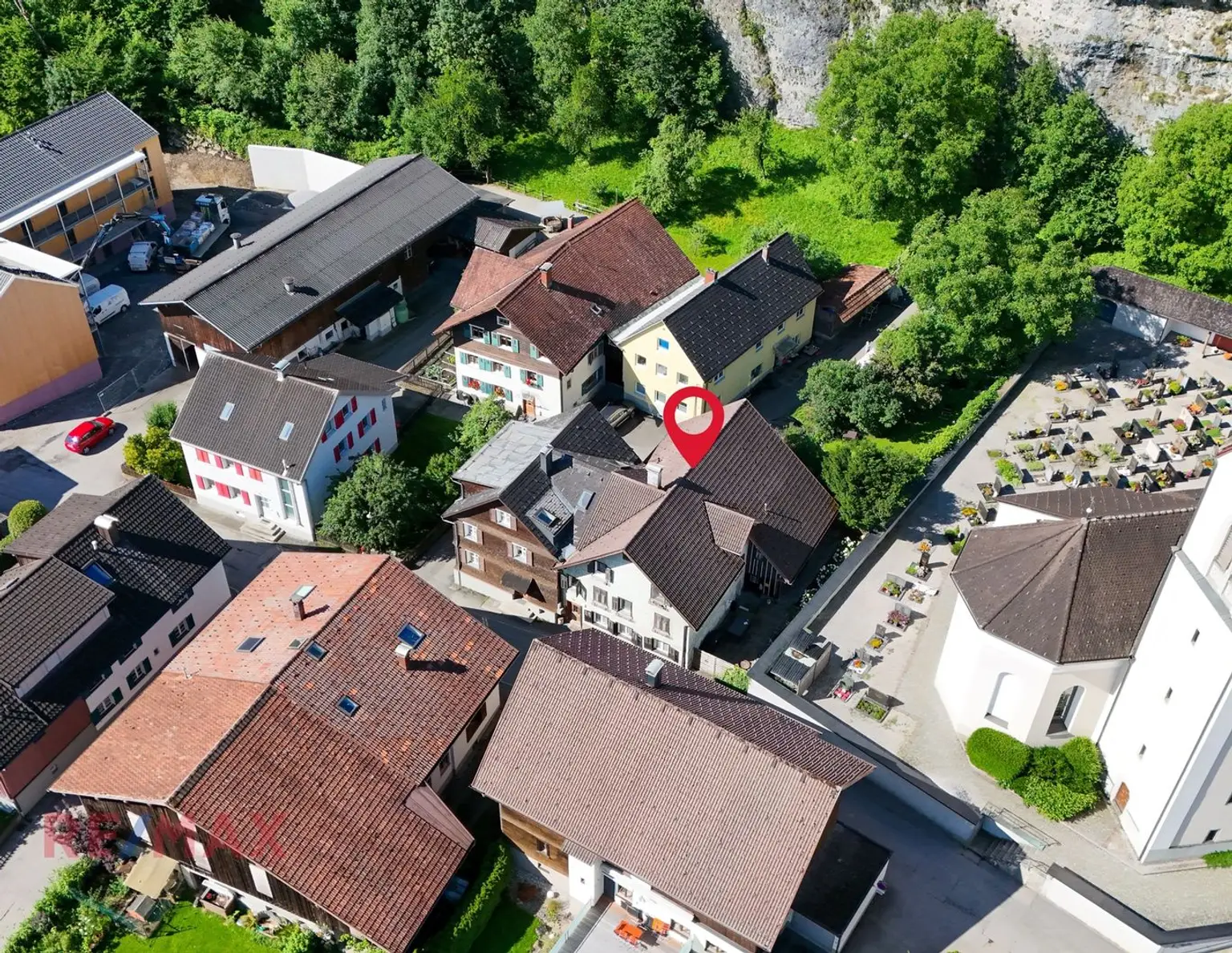 Felsenfest investieren - Zinshaus mit Naturkulisse